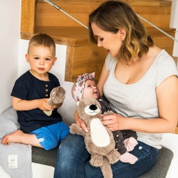 BabyOno Plyšová hračka s chrastítkem Otter Maggie Vydra, béžovo-hnědá