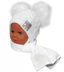 BABY NELLYS Zimní čepička s šálou - chlupáčkové bambulky - bílá,bílé bambulky
