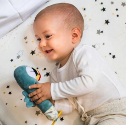 BabyOno Edukační hračka s pískátkem a kousátkem Tukan