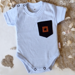 Baby Nellys Bavlněné žebrované body s kapsičkou, kr. rukáv, Summer Boy - sv. modré