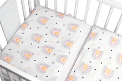 Baby Nellys 3-dílná sada Mantinel s povlečením Rainbow, bílá s potiskem