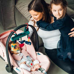 BabyOno Závěsná edukační hračka na kočárek Garden Boy - zelená