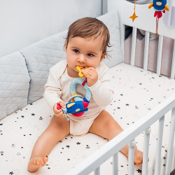 BabyOno Závěsná edukační hračka na kočárek COSMOS, modrá/červená