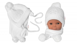 BABY NELLYS Zimní čepička s šálou - Autíčko bílá
