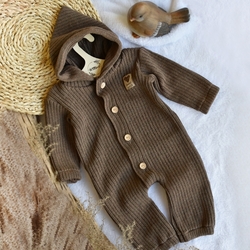Baby Nellys Pletený overálek s kapucí a knoflíčky Hand Made, hnědý