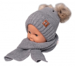 Zimní čepice s kožešinovými bambulemi + šál Baby Nellys Star - šedá, 6/24 měsíců 