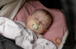 Šidítko, dudlík ortodontický silikon, svítící, 2ks, Lullaby Planet, 6m+, oliva