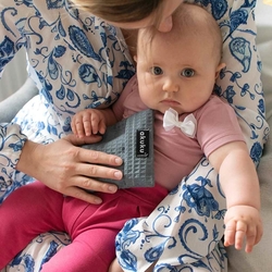Dětský nahřívací a chladící polštářek Termofor s višňovými peckami Akuku šedý
