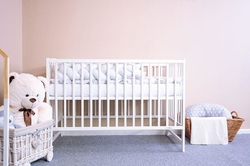 Dětská postýlka New Baby LILLY se stahovací bočnicí bílá