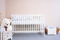 Dětská postýlka New Baby BASIC se stahovací bočnicí bílá