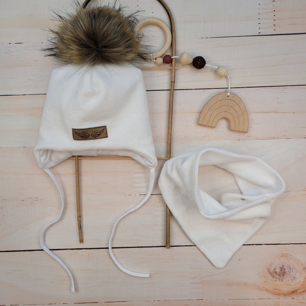 Zimní dvouvrstvá čepice na zavazování s bambulí z kožešinky + šá