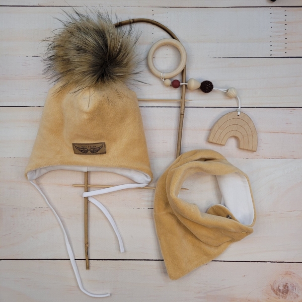 Zimní dvouvrstvá čepice na zavazování s bambulí z kožešinky + šá